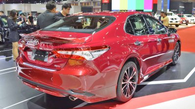 2019 Toyota Camry Hybrid Bims 2019 Images Rear Thr