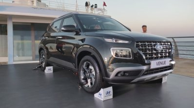 Hyundai Venue Images Front Three Quarters