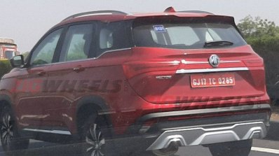 Mg Hector Red Rear Three Quarters Spy Shot
