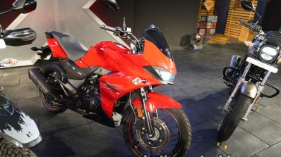 Hero Xtreme 200s India Launch Front Right Quarter