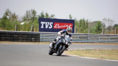 Tvs Apache Rr310 Review Images Action Shots 1