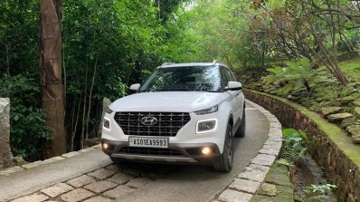 2019 Hyundai Venue Front Three Quarters White 3
