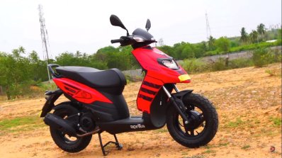 Aprilia Storm 125 Right Front Quarter