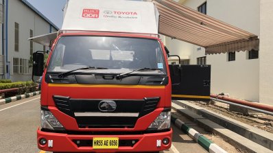 Toyota Service Express Front