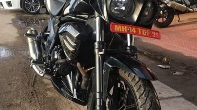 Mahindra Mojo 300 Abs Right Front Quarter