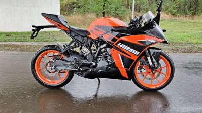 Ktm Rc125 Review Still Shots Right Side