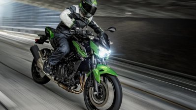 2020 Kawasaki Z400 Front Three Quarters Motion Sho