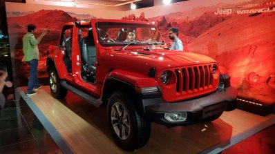 Jeep Wrangler Unlimited Jlu Red Front Three Quarte