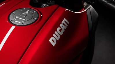 2020 Ducati Diavel 1260 S Studio Shots Fuel Tank A