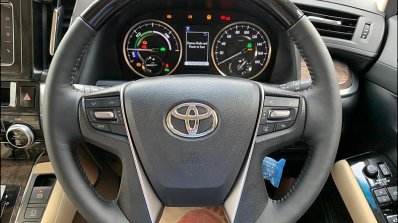 Toyota Vellfire Luxury Mpv Metre Console