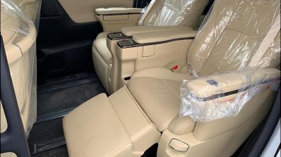 Toyota Vellfire Luxury Mpv Seats