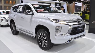 Mitsubishi Pajero Exteriors Front Quarters 2019 Th