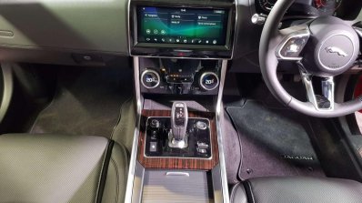 New Jaguar Xe Facelift Interiors 1