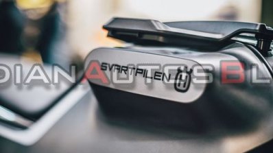 Husqvarna Svartpilen 200 Tank Branding Watermark