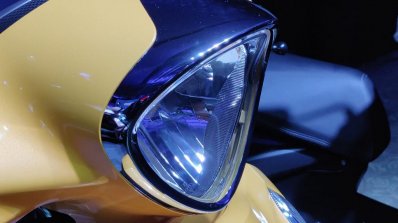 Yamaha Fascino 125 Fi Bs Vi Headlamp Close Up