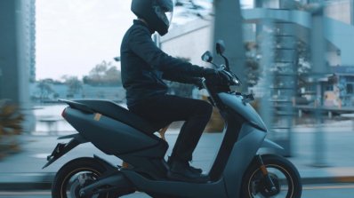 Ather450x Grey Side Profile Motion