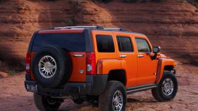 Hummer H3 Rear Three Quarters