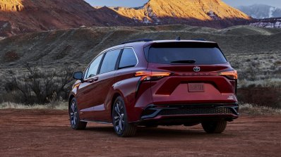 2021 Toyota Sienna Xse Rear Quarters