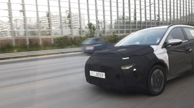 Hyundai Compact Mpv Front Quarters Spy Shot