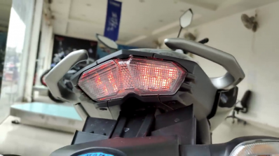 fz25 tail light