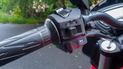 Bajaj Dominar 250 Review Switchgear Lhs