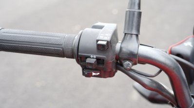 Hero Glamour Bs6 First Ride Review Left Handlebar
