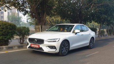 2020 Volvo S60 Front 3 Quarters Action 2