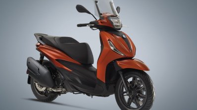 2021 Piaggio Beverly S Front Right