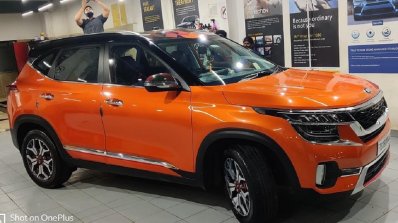 Modified Kia Seltos Roof Wrap Front 3 Quarters