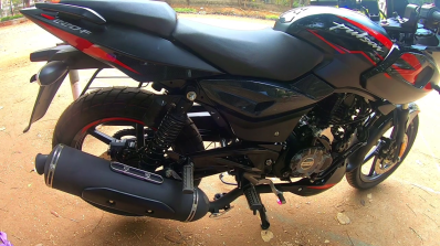 Pulsar 220f deals black colour