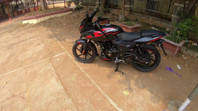 2021 Bajaj Pulsar 220f Black Side Profile