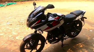 2021 Bajaj Pulsar 220f White Front Left