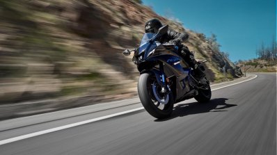 Yamaha R7 Black In Action
