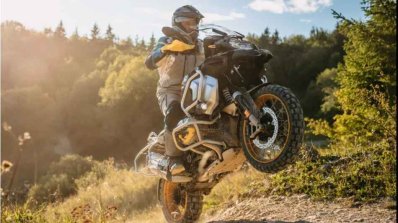 2021 Bmw R 1250 Gs Wheelie In Dirt