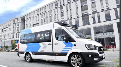 Hyundai Roboshuttle Autonomous Taxi Front Right