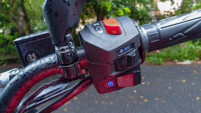 Bajaj Dominar 250 switchgear RHS