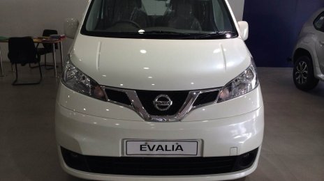 [New Images Added] IAB Report - Nissan Evalia facelift with new grille and center console launched, brochure inside