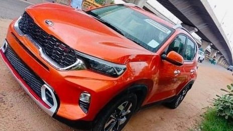 Upcoming Kia Sonet Spotted Without Camouflage In Bright Sunlight; Looks Gorgeous