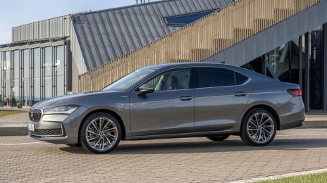 Skoda Superb Hatch Gets 200 kW Plug-In Hybrid Boost