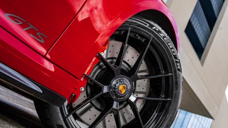 Pirelli Crafts Bespoke Rubber for Hybrid Porsche 911 GTS