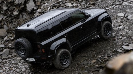 Defender OCTA Black: Stealth Meets Strength in Land Rover’s Extreme 4x4