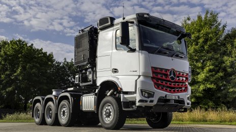 Mercedes-Benz Brings Heavy-Duty Arocs and Actros to Japan