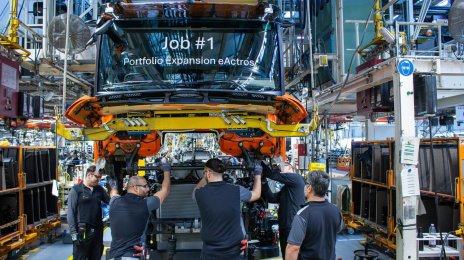 Mercedes-Benz Starts Series Production of Second-Gen eActros 400