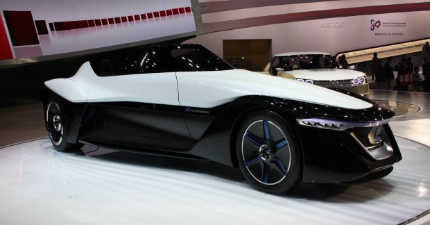 2013 Tokyo Motor Show Live - Nissan BladeGlider Concept