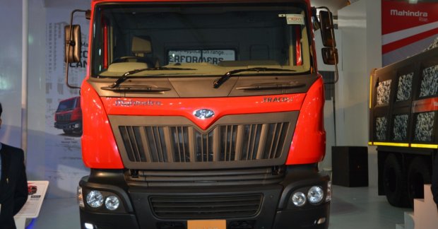 Auto Expo - Mahindra unveils 4 new trucks, one bus