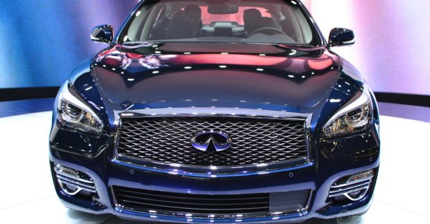 2015 Infiniti Q70 - New York Live