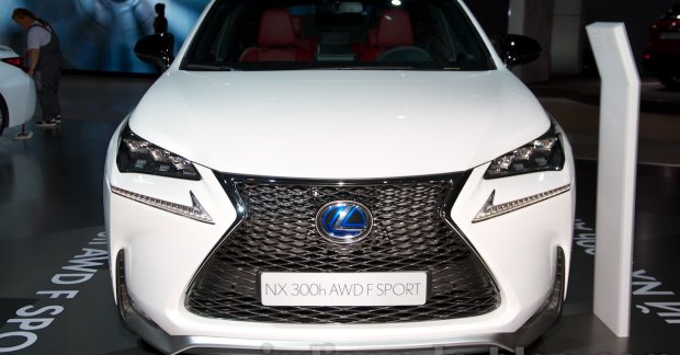 Lexus NX compact SUV - Moscow Live