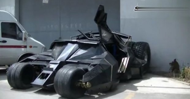 Chinese man builds Batmobile from scrap material