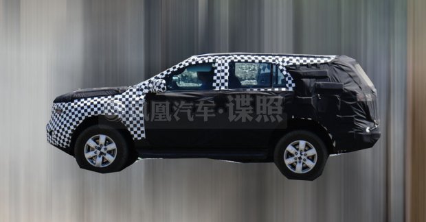India-bound 2015 Ford Endeavour spied in China