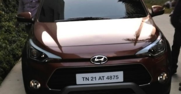 Hyundai i20 Active with new bumpers, lights fully exposed